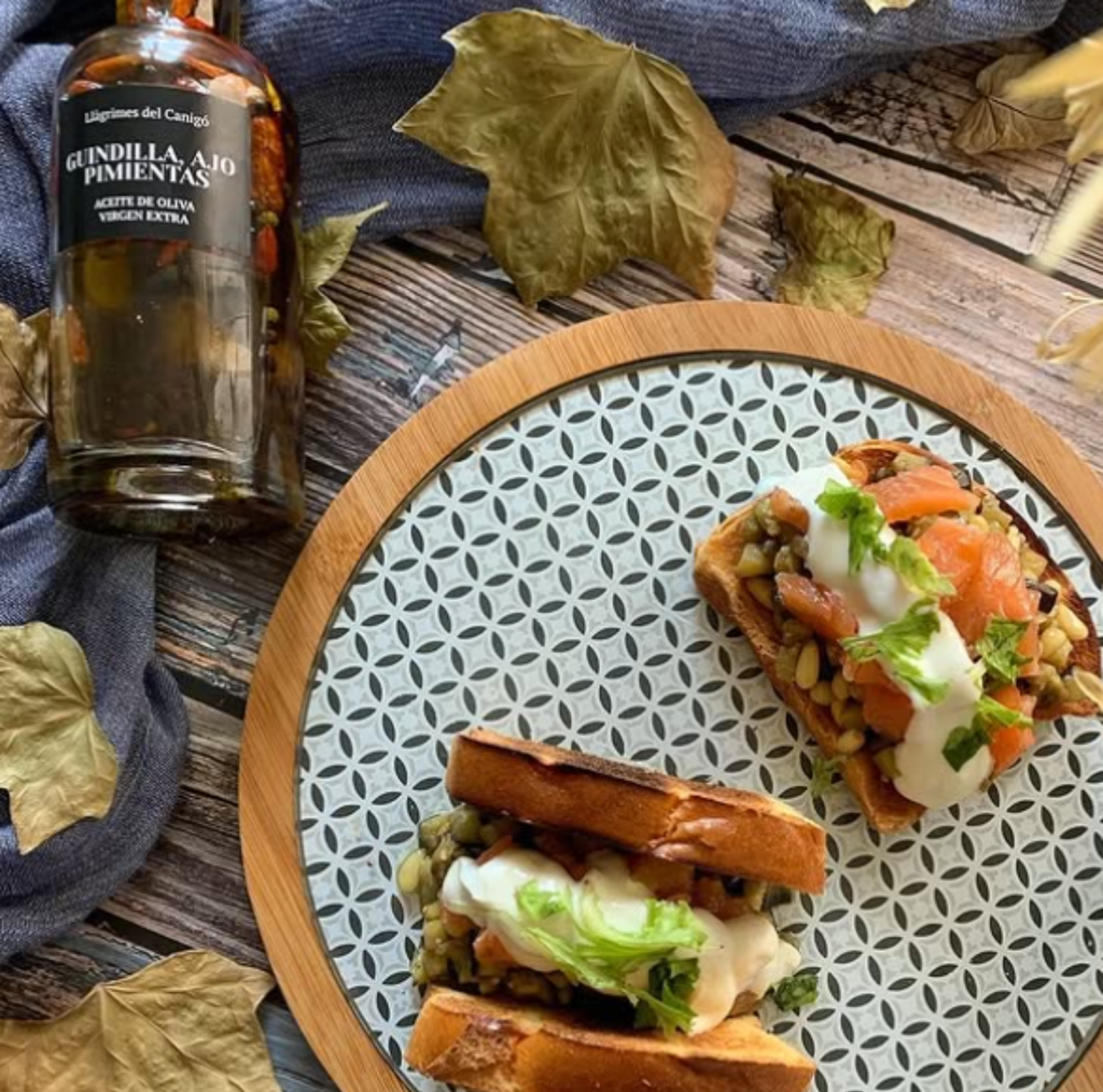 EXTRA VIRGIN OLIVE OIL WITH CHILLI, GARLIC AND PEPPERS