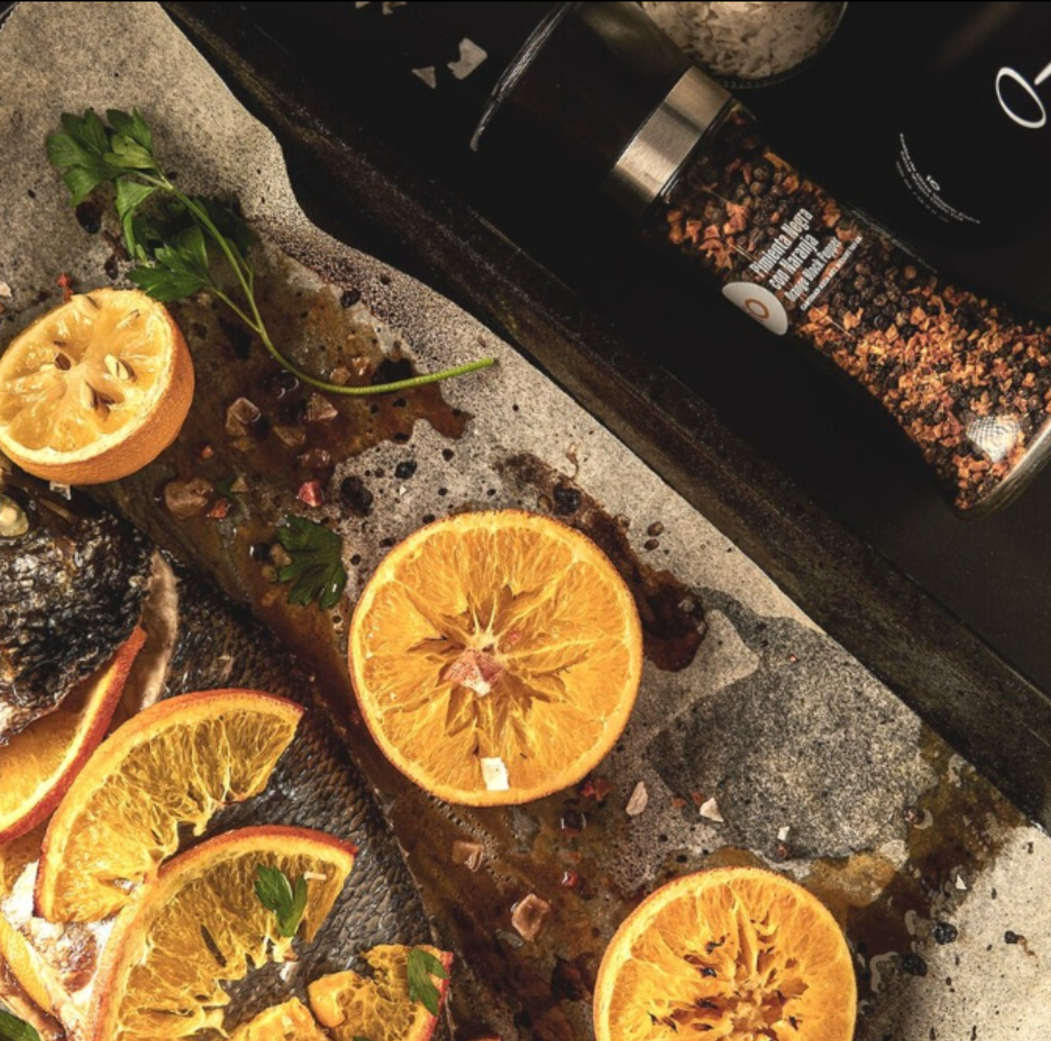 iO BLACK PEPPER WITH ORANGE