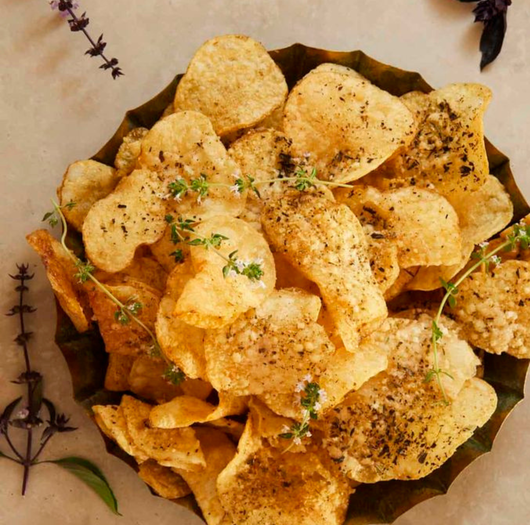 POTATO CHIPS WITH BLACK TRUFFLE