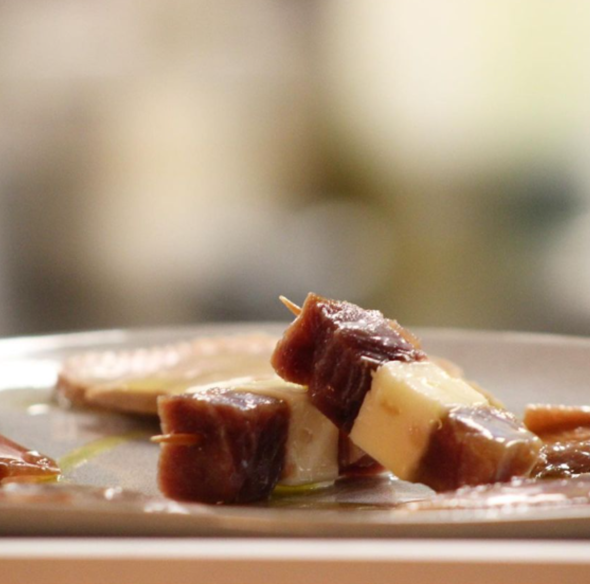 SMOKED YELLOWFIN TUNA & CHEESE APPETIZER 10U