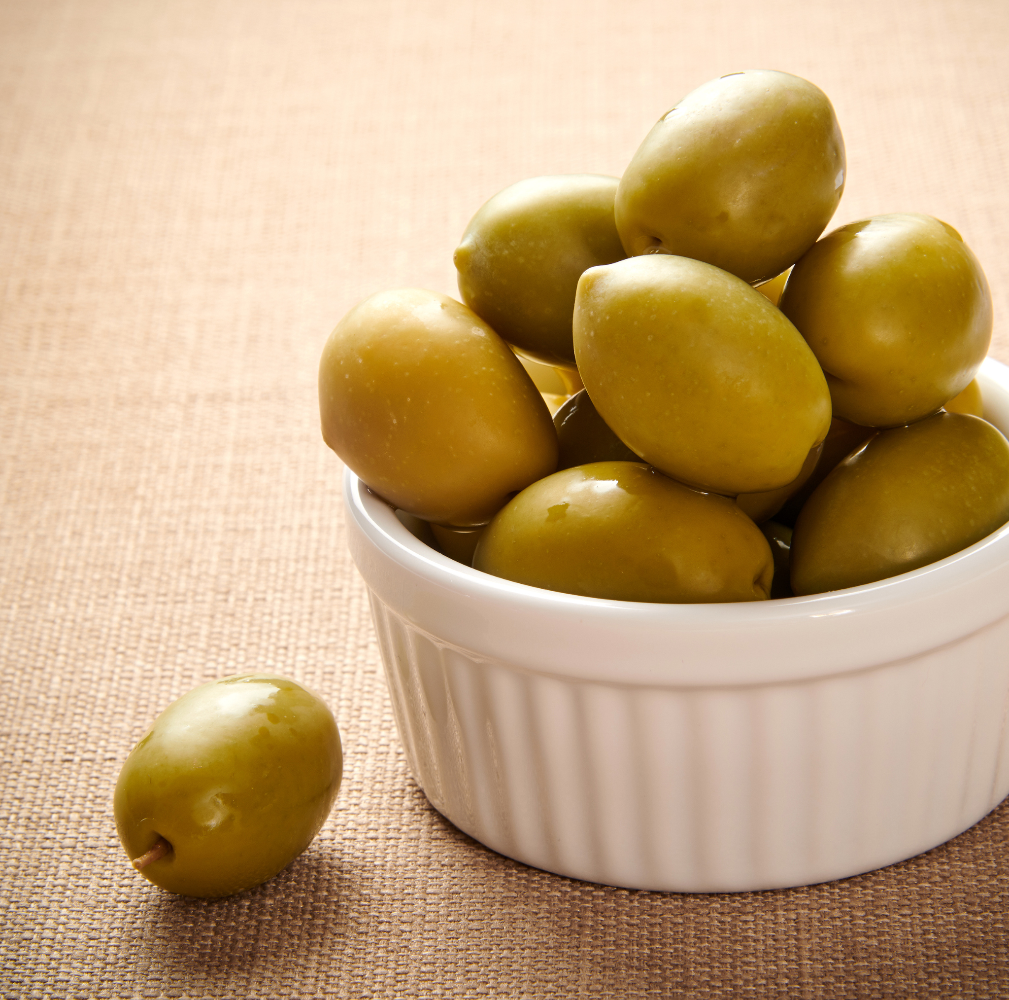 WHOLE GREEN OLIVES MANZANILLA